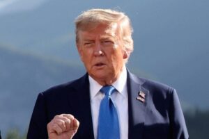 Iránsky klerik nepriamo pohrozil Trumpovi smrťou