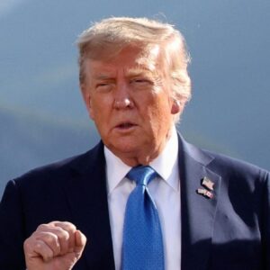 Iránsky klerik nepriamo pohrozil Trumpovi smrťou