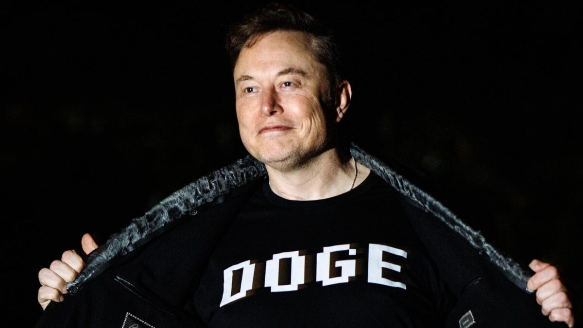 Elon Musk volá republikánov prasatami, vyzýva na vytvorenie novej politickej strany.