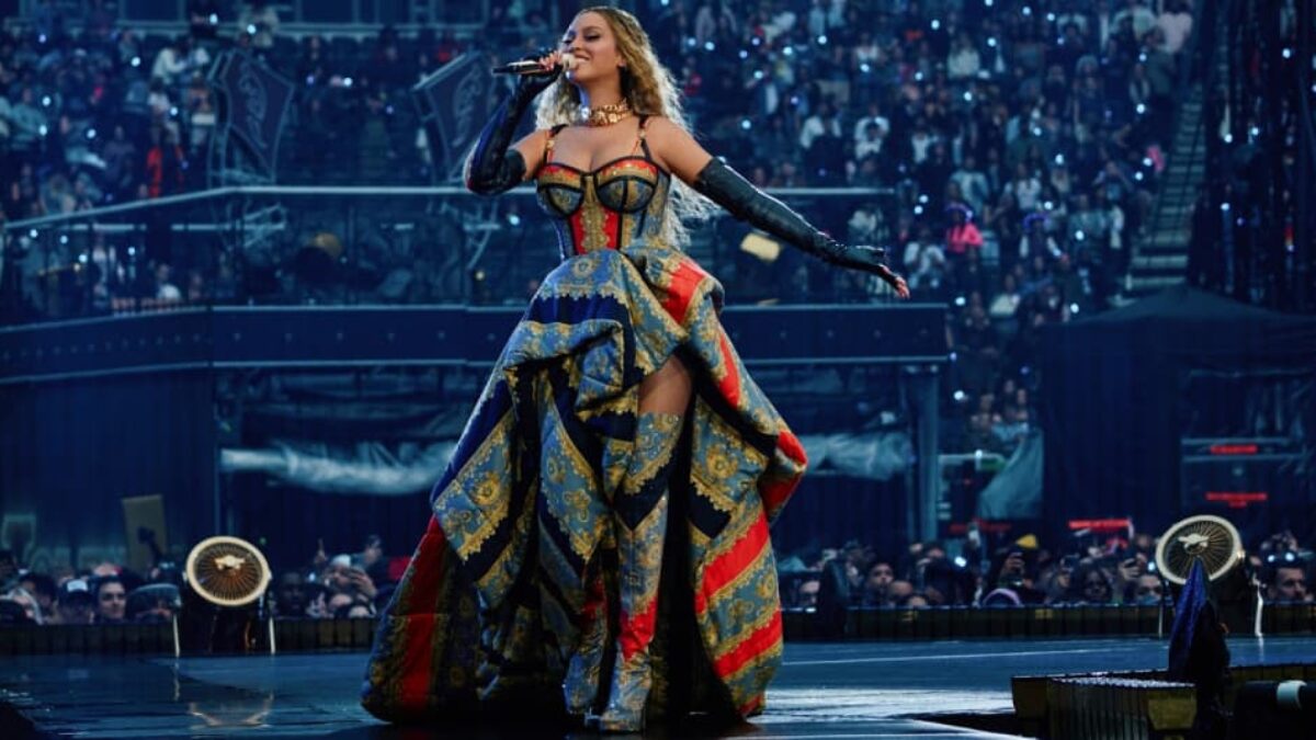 Beyoncé vystúpenie „16 Carriages“ prerušila desivá porucha počas letu.