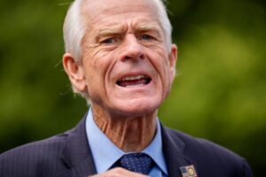 Trumpov obchodný poradca tvrdí, že clá nie sú trvalé po tom, čo súd zrušil recip...