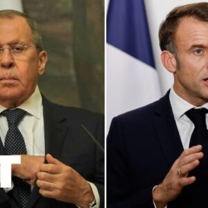 Lavrov ostro kritizuje Macrona za jeho „kanibalské“ poznámky a tvrdí...