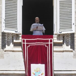 Pápež vyzval na zloženie zbraní po útokoch na Ukrajine.