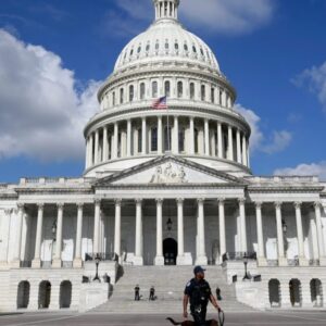 Zastavenie financovania vlády, boj v CDC, vyšetrovanie Epsteina, zákaz obchodova...