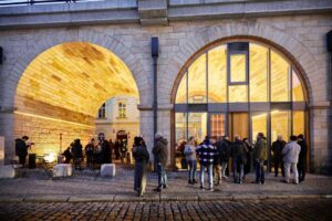 Miesto predaja drog kultúrnym klenotom. V srdci Karlína vyrástol pod mostom oblú...