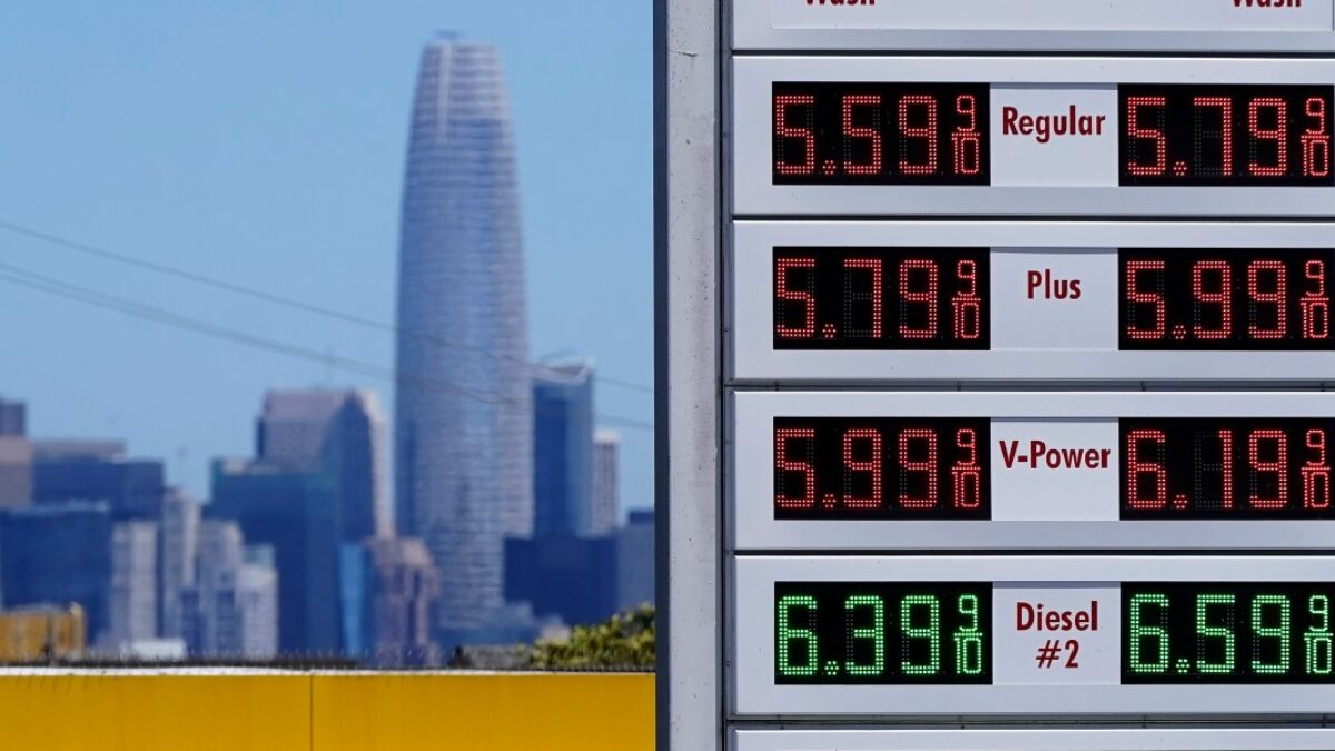 Kalifornia pred dvoma rokmi hrdo vyhlásila, že „konečne porazila ropné spoločnosti“. Teraz regulačné orgány zastavili prelomové platby pokút.