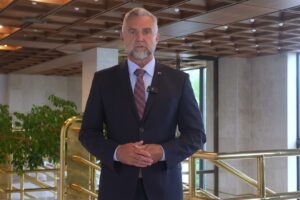 T. GAŠPAR: ZOMRI SA TEŠÍ Z AUTONEHODY A ŠIMEČKA ZBIERA POLITICKÉ BODY