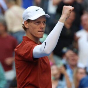 Sinner stratil set, US Open poznačili dve skreče