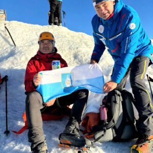 Mesto Liptovský Mikuláš: Mestská vlajka a logo zaviali v rukách Mesto Liptovský Mikuláš: Mestská vlajka a logo zaviali v rukách Mikulášana Pavla...