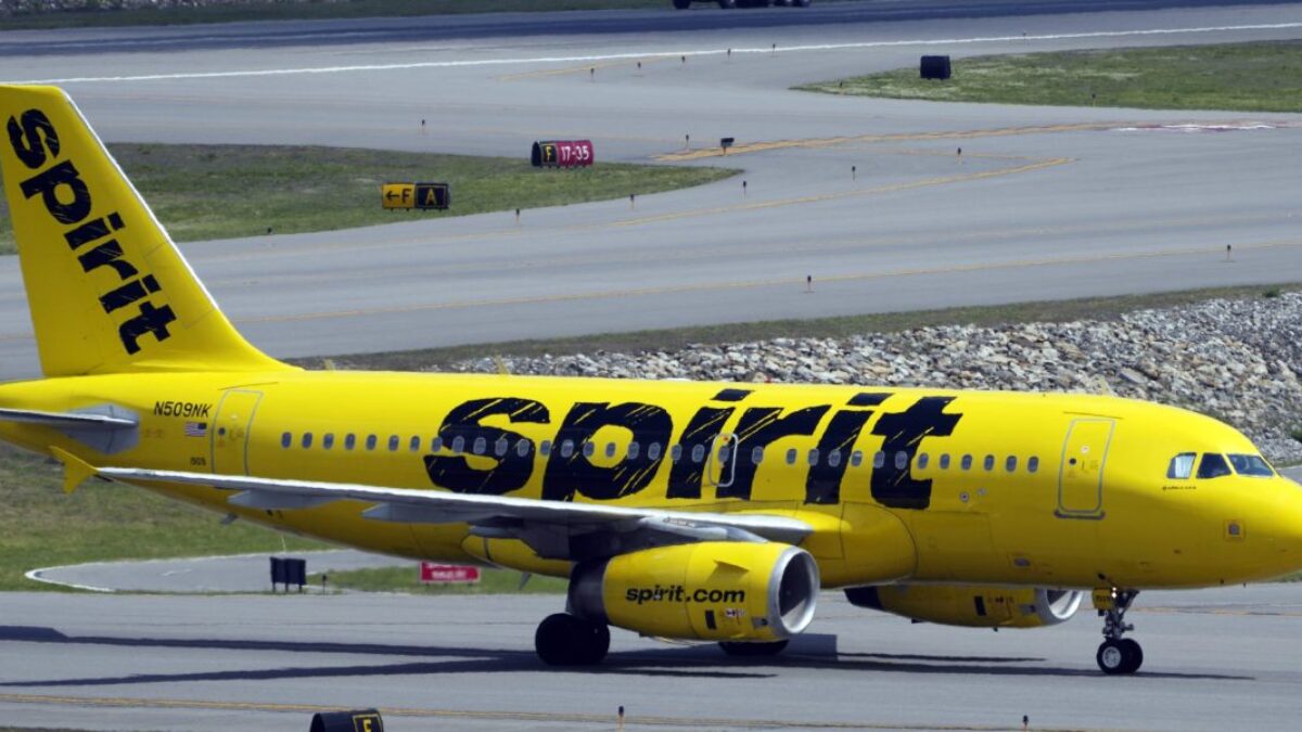 AP25241750938717-e1756565215397.jpg Spoločnosť Spirit Airlines opäť vyhlásila bankrot a odbory letušiek varujú, aby sa „pripravili na všetky možné scenáre“.