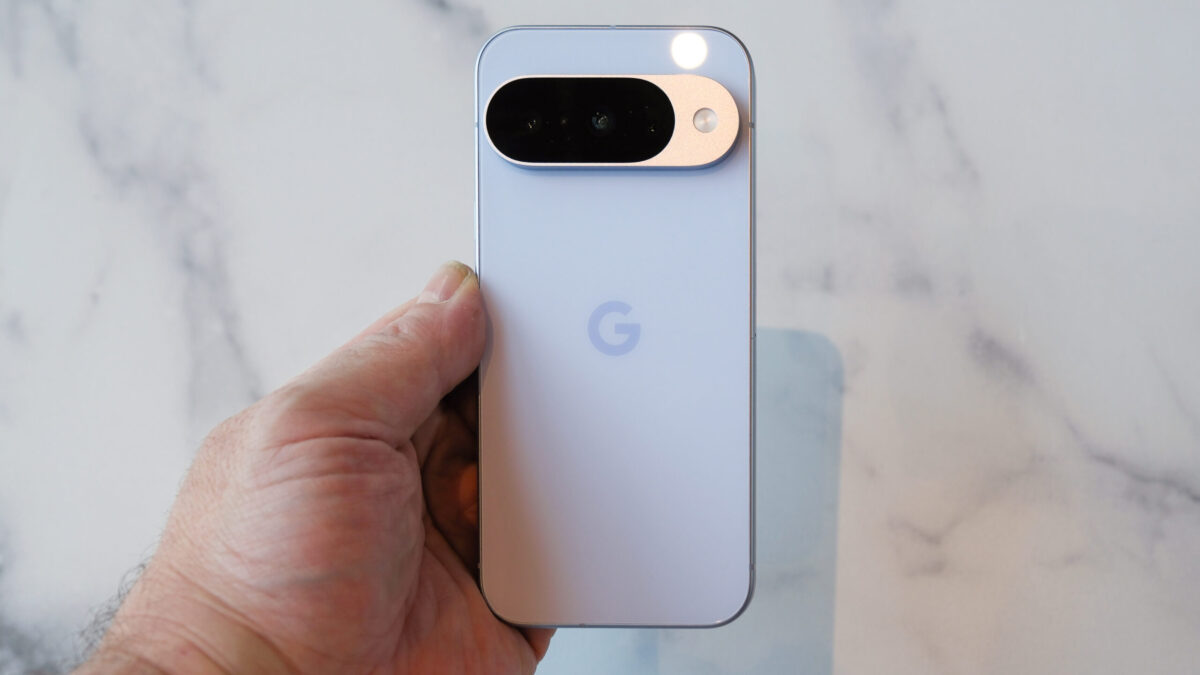 Majitelia Google Pixel 10 hlásia problémy s bezdrôtovým nabíjaním