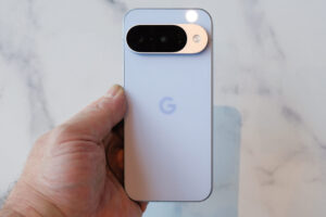 Majitelia Google Pixel 10 hlásia problémy s bezdrôtovým nabíjaním