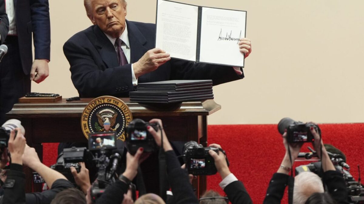 „Rodová ideológia“ nemá v sexuálnej výchove čo robiť, tvrdí Trumpov Biely dom.