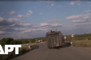 Zriedkavé zábery ukazujú vojnové škody v ukrajinskej Kostiantynivke, zatiaľ čo R...