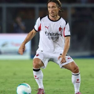 Modrić v 39 rokoch rozhodol zápas pre AC Miláno.