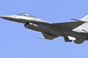 Stíhačka F-16 sa zrútila pri nácviku na šou, pilot zahynul.