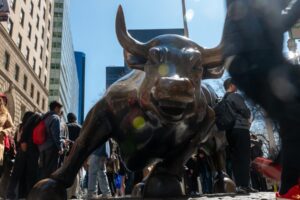 Index S&P 500 oficiálne dosiahol nový rekord nad 6 500 – investori by sa vša...