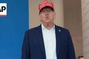 Trump kritizuje „podliaka“ Johna Boltona, zároveň tvrdí, že nevie o ...