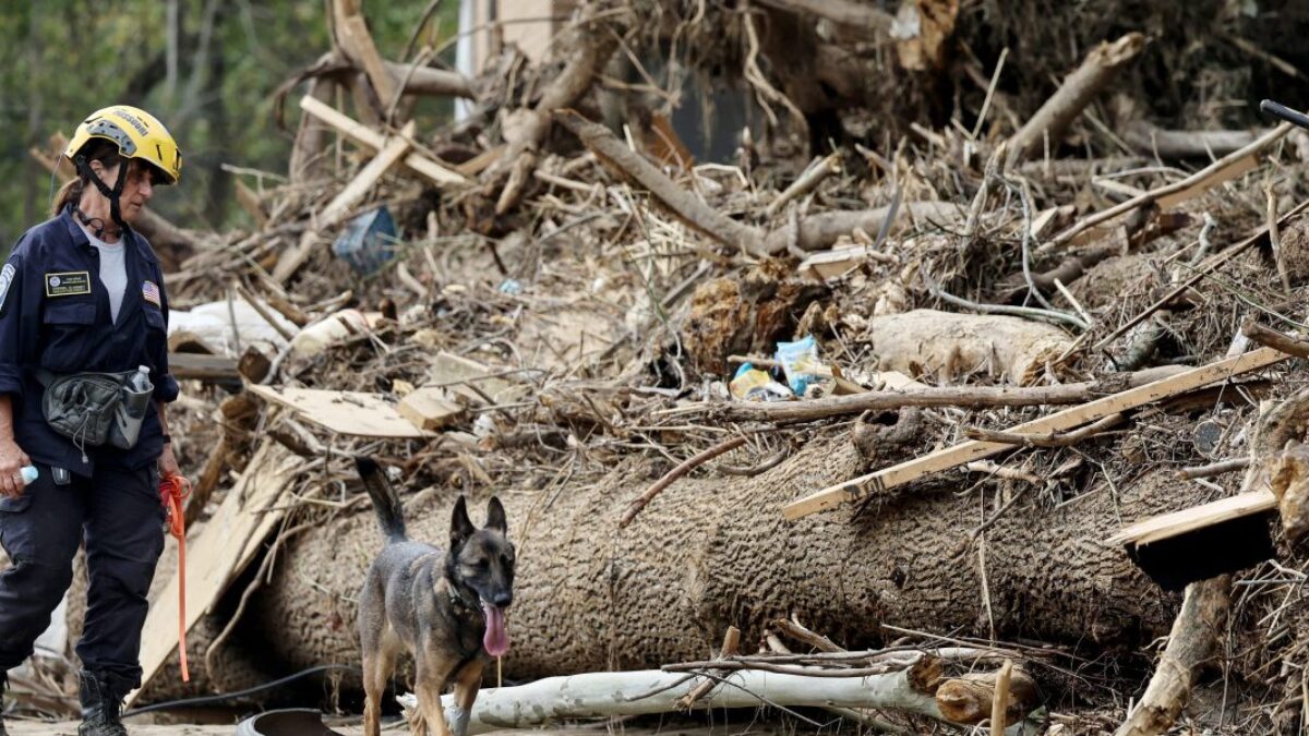 Trumpovi kritici vo FEMA poslaní na neurčitú dovolenku po kritike škrtov v nesúhlase.