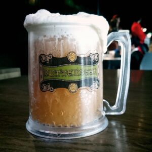 Pivo, žĺtky a maslo? Toto je tajný recept na maslový ležiak z Harryho Pottera