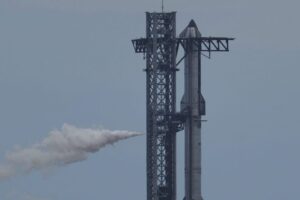Najväčšia raketa sveta od SpaceX má za sebou úspešný let.