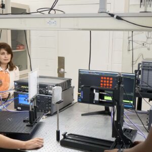 Vedci našli spôsob, ako bezdrôtovo dosiahnuť terabitové rýchlosti pomocou AI a m...