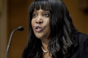 Právnik Lisy Cookovej tvrdí, že Trumpov prepúšťací list bol „protizákonný ...