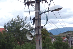 Hlásateľov miestneho rozhlasu nahradí umelá inteligencia.