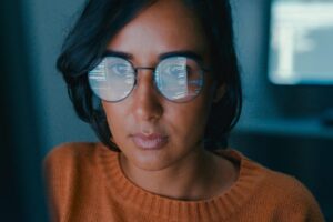 Priekopnícka štúdia Stanfordu: Umelá inteligencia začína mať „výrazný a neúmerný...