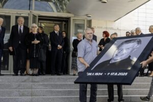 Rodina a blízki dali Oldovi Hlaváčkovi posledné zbohom.