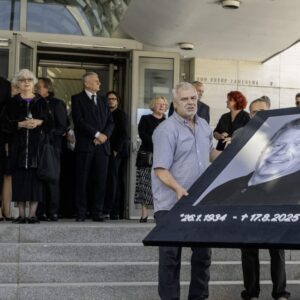 Rodina a blízki dali Oldovi Hlaváčkovi posledné zbohom.