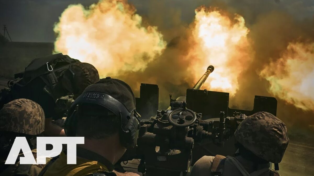 Raketový útok na Kyjev: Ukrajinské hlavné mesto čelí silnému ruskému vzdušnému útoku a jeho obyvatelia sa ukrývajú v metre.