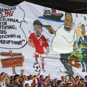 Majiteľ s pištoľou priloženou k hlave hráča. Angličania vyšetrujú kontroverzný t...