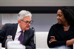 Trump vyhlasuje vojnu Fedu, čím pripravuje pôdu pre titánsky boj o najdôležitejš...