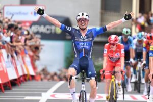 Víťazný šprintérsky dojazd: Gaudu ovládol tretiu etapu Vuelty