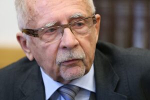 Bude Čechom pomáhať umelá inteligencia, alebo živí ľudia? Ombudsman v tom má jas...