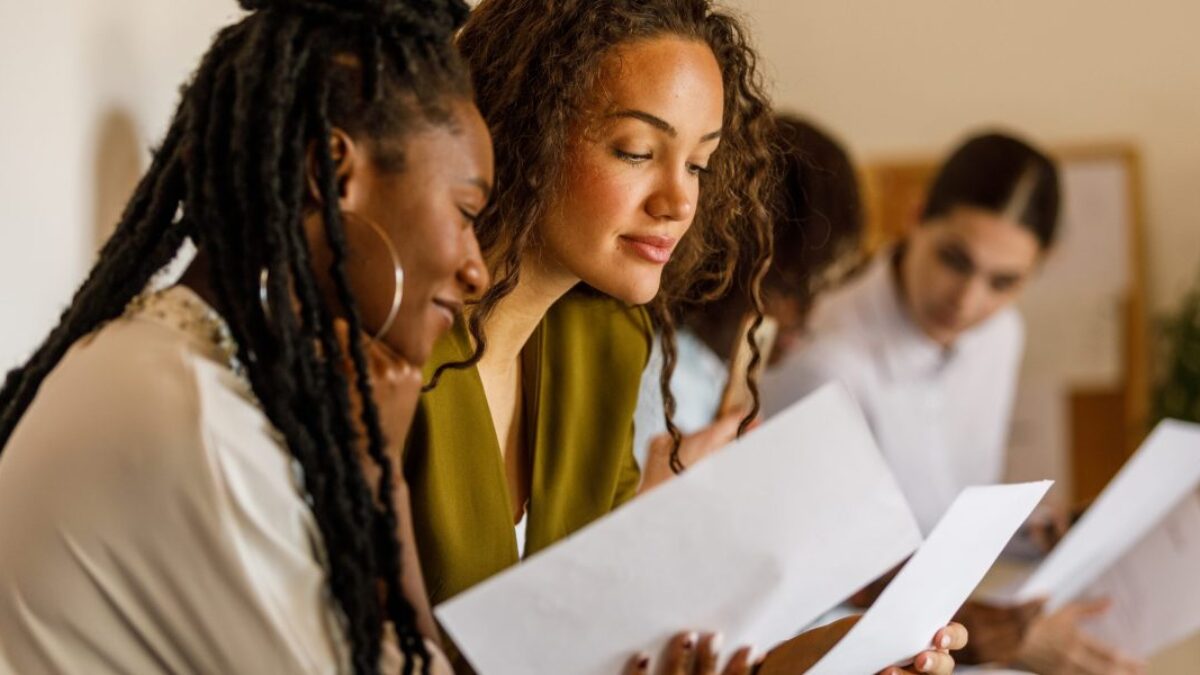 V ére umelej inteligencie si niektorí technologickí lídri myslia, že tituly v odbore komunikácie môžu byť hodnotnejšie ako tituly v odbore počítačovej vedy.