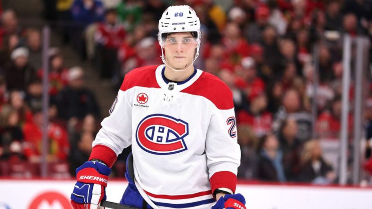 Slafkovský pod paľbou: Po slovenských novinároch si do neho rýpol aj Kanaďan, spomenul Rusa a jeho plat