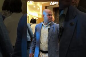 Lisa Cook na zasadaní Fedu, zatiaľ čo Trump hrozí jej odvolaním.