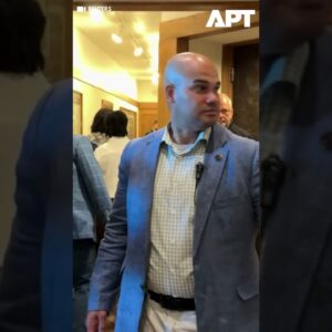 Lisa Cook na zasadaní Fedu, zatiaľ čo Trump hrozí jej odvolaním.