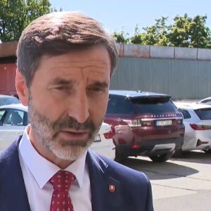 Blanár kritizuje SAV za zverejnenie analýzy vakcín proti covidu.