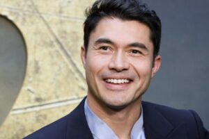 Pred „Šialene bohatými Aziatmi“ Henry Golding zametal podlahy v kade...