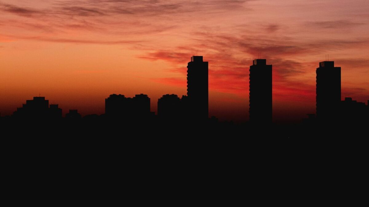 Blackout bez paniky. Vieme, čo mať doma pripravené, keď zhasne svet a zmizne signál