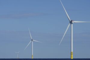 Trump zastavil práce na pobrežnom veternom projekte, ktorý je dokončený na 80 %,...