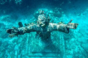 VIDEO: Socha Ježiša z hlbín sa dočkala pravidelnej údržby