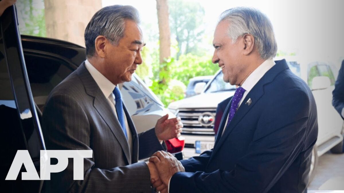 Čínsky Wang Yi v Islamabade: Posilnenie čínsko-pakistanského ekonomického koridoru. Čínsky Wang Yi v Islamabade: Posilnenie čínsko-pakistanského ekonomického koridoru.