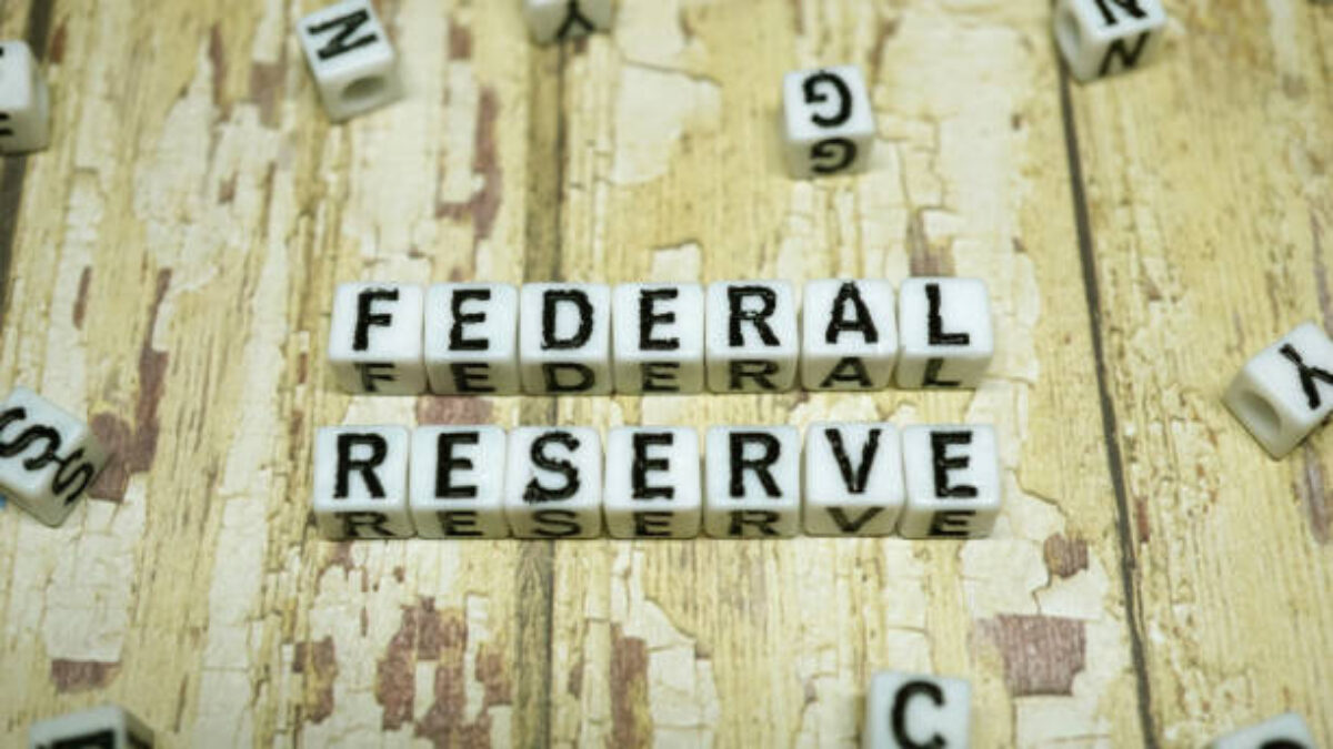 Týždenný prehľad trhov: Obdobie rastu vyvolané obratom šéfa Fedu pred dátami týkajúcimi sa amerického PCE a japonskej inflácie.