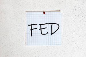 Opatrné obchodovanie pred prejavom Powella; Dolár si drží prevahu. Opatrné obchodovanie pred prejavom Powella; Dolár si drží prevahu.