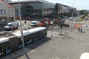 Dopravu v Nitre komplikuje uzávierka najvyťaženejšej križovatky.