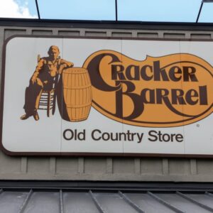 Prvý rebrand Cracker Barrelu za takmer 50 rokov sa nepodaril. Akcie spoločnosti ...